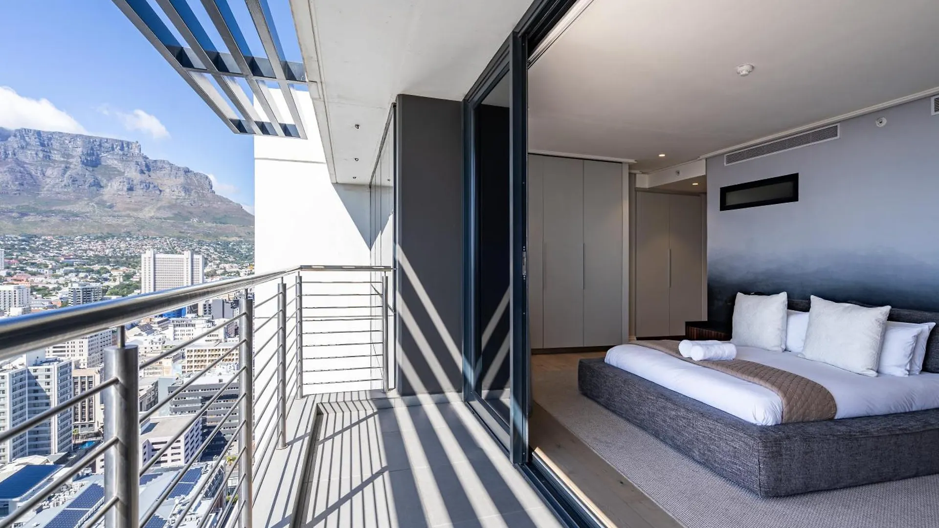 Exclusive Penthouse With Mountain & Ocean Views Apartment Cape Town