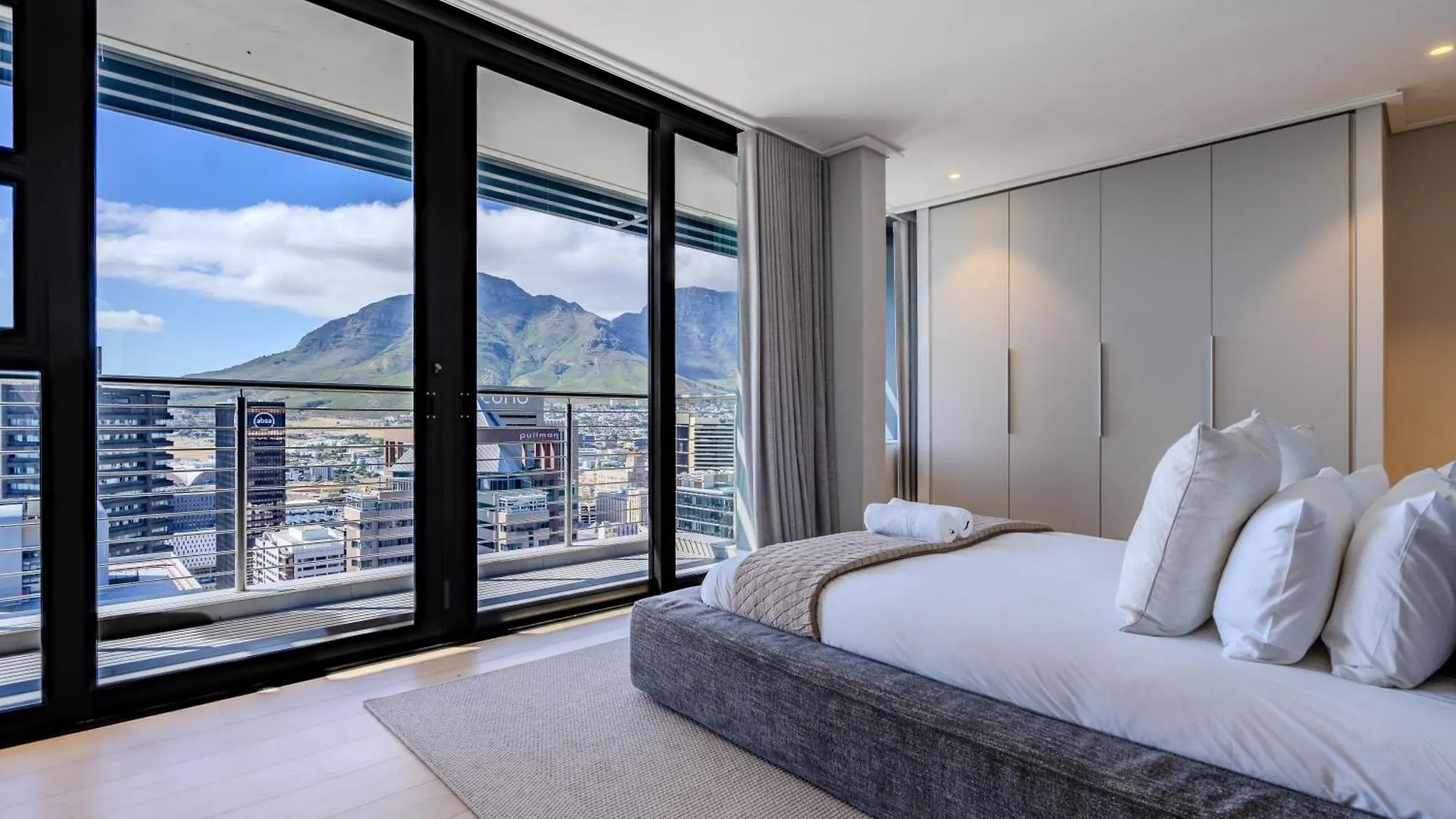 Exclusive Penthouse With Mountain & Ocean Views Apartment Cape Town