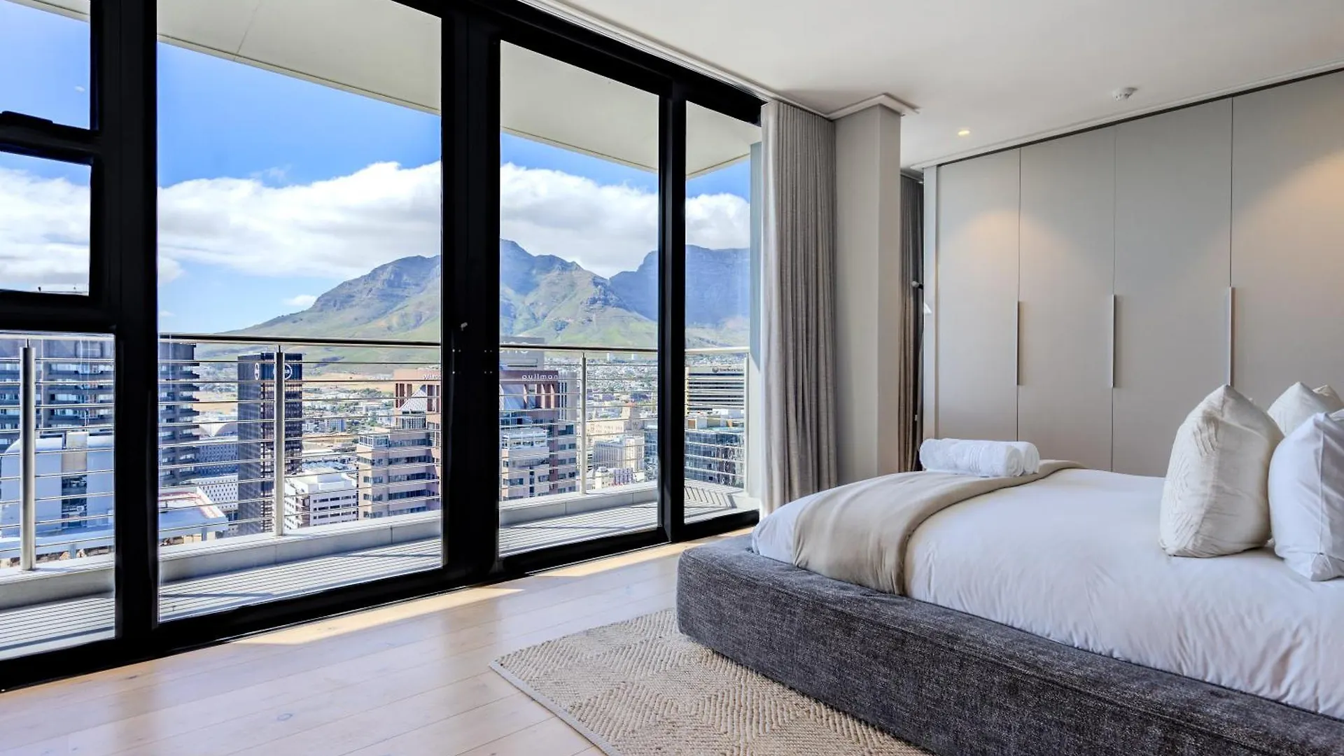 Exclusive Penthouse With Mountain & Ocean Views Apartment Cape Town 0*,  South Africa